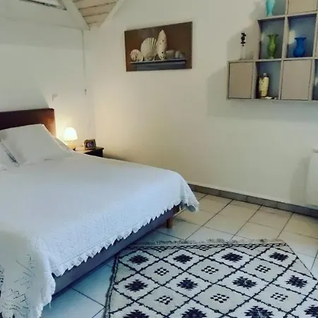 Charming 100m With Balcony Near The شقة آركاشو