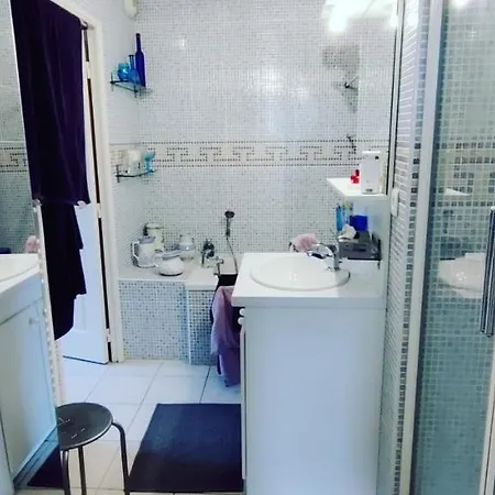 Charming 100m With Balcony Near The شقة آركاشو