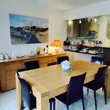 Charming 100m With Balcony Near The *