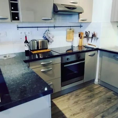 Charming 100m With Balcony Near The شقة