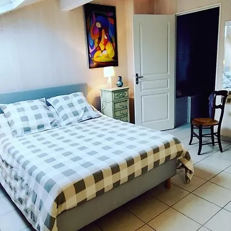 Charming 100m With Balcony Near The شقة *