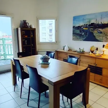 Charming 100m With Balcony Near The شقة *