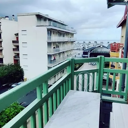 Charming 100m With Balcony Near The